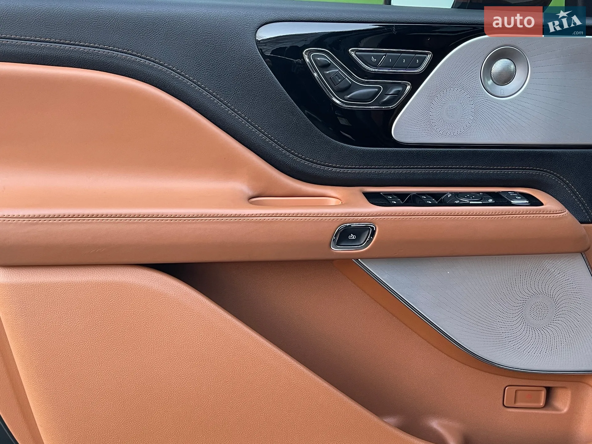 2020 Lincoln Aviator - мініатюра 17