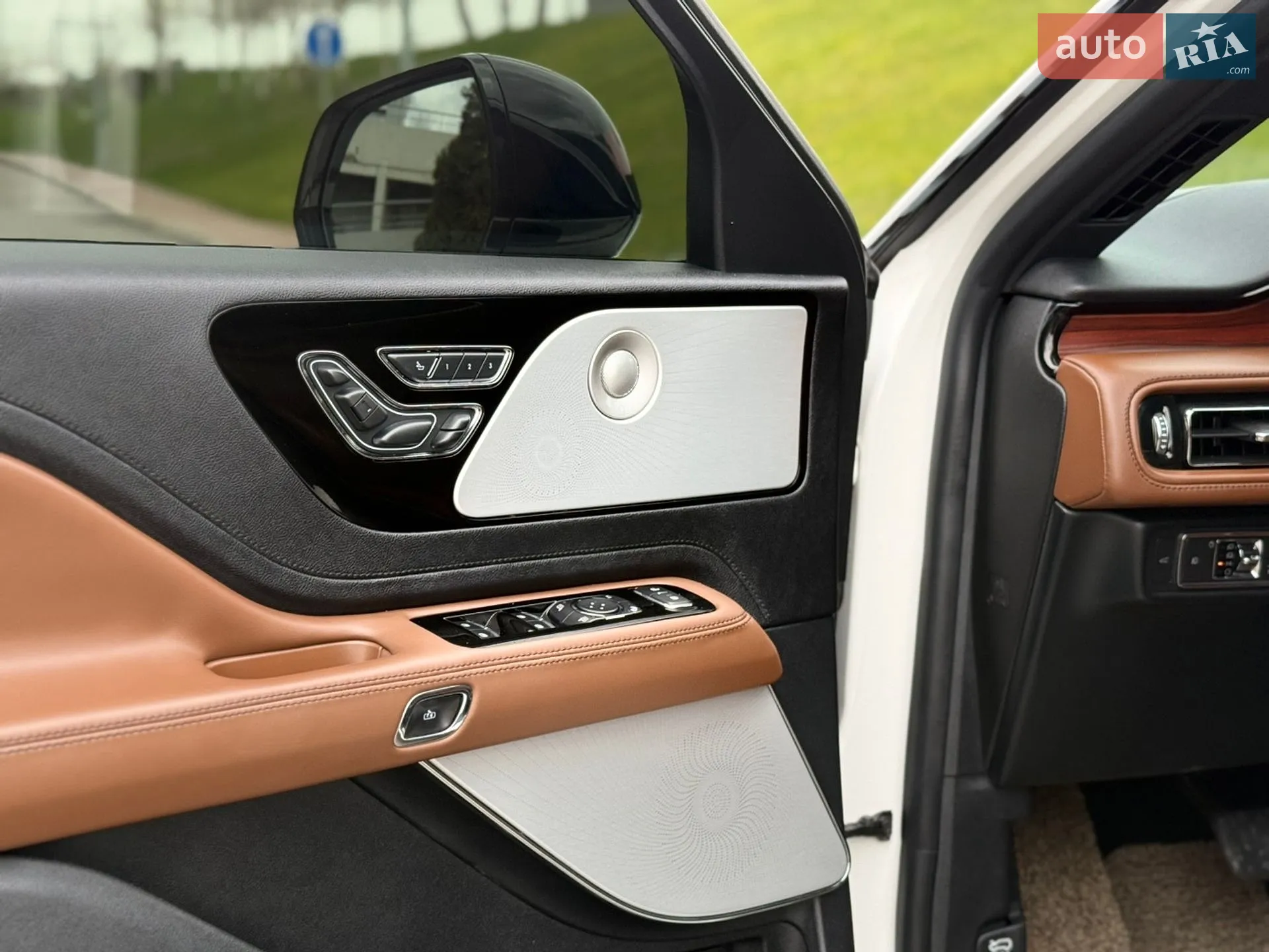 2022 Lincoln Aviator - мініатюра 27