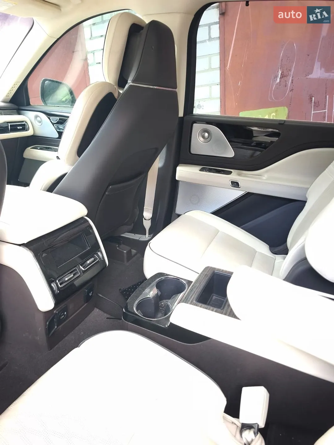 2020 Lincoln Aviator - мініатюра 4