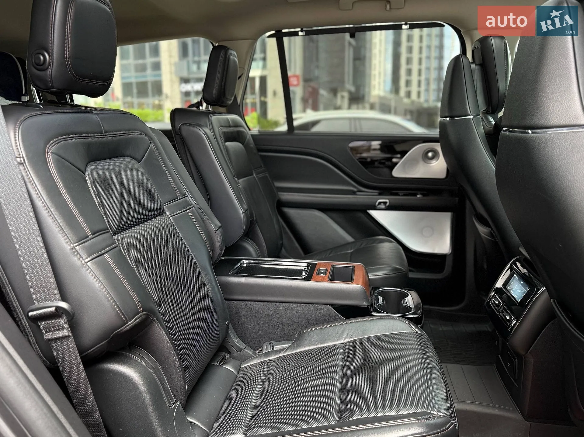 2019 Lincoln Aviator - мініатюра 17