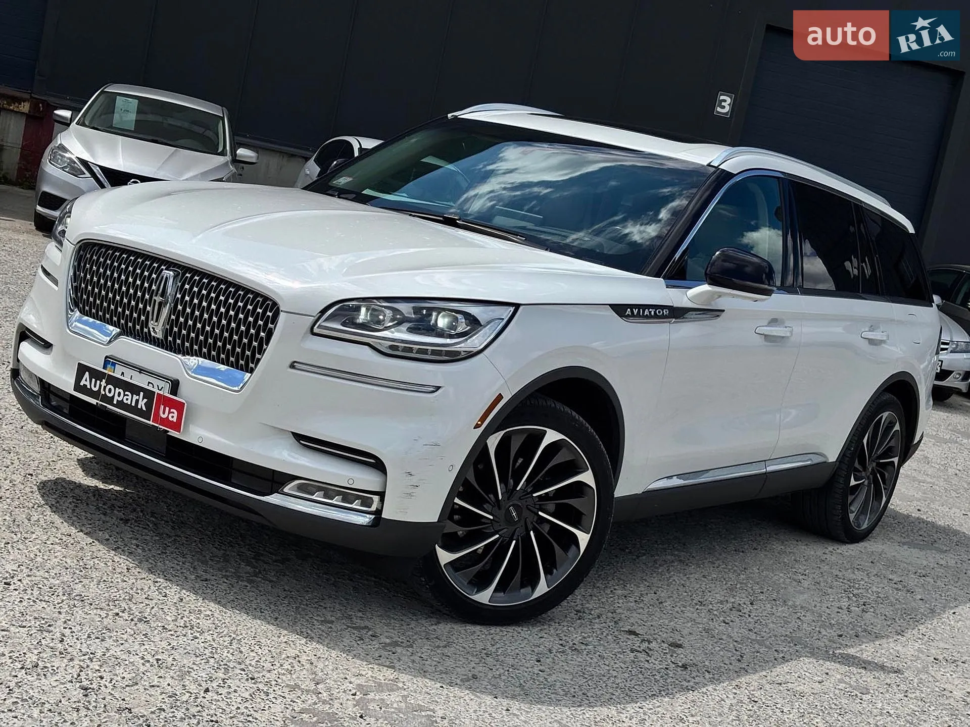 2019 Lincoln Aviator - мініатюра 2