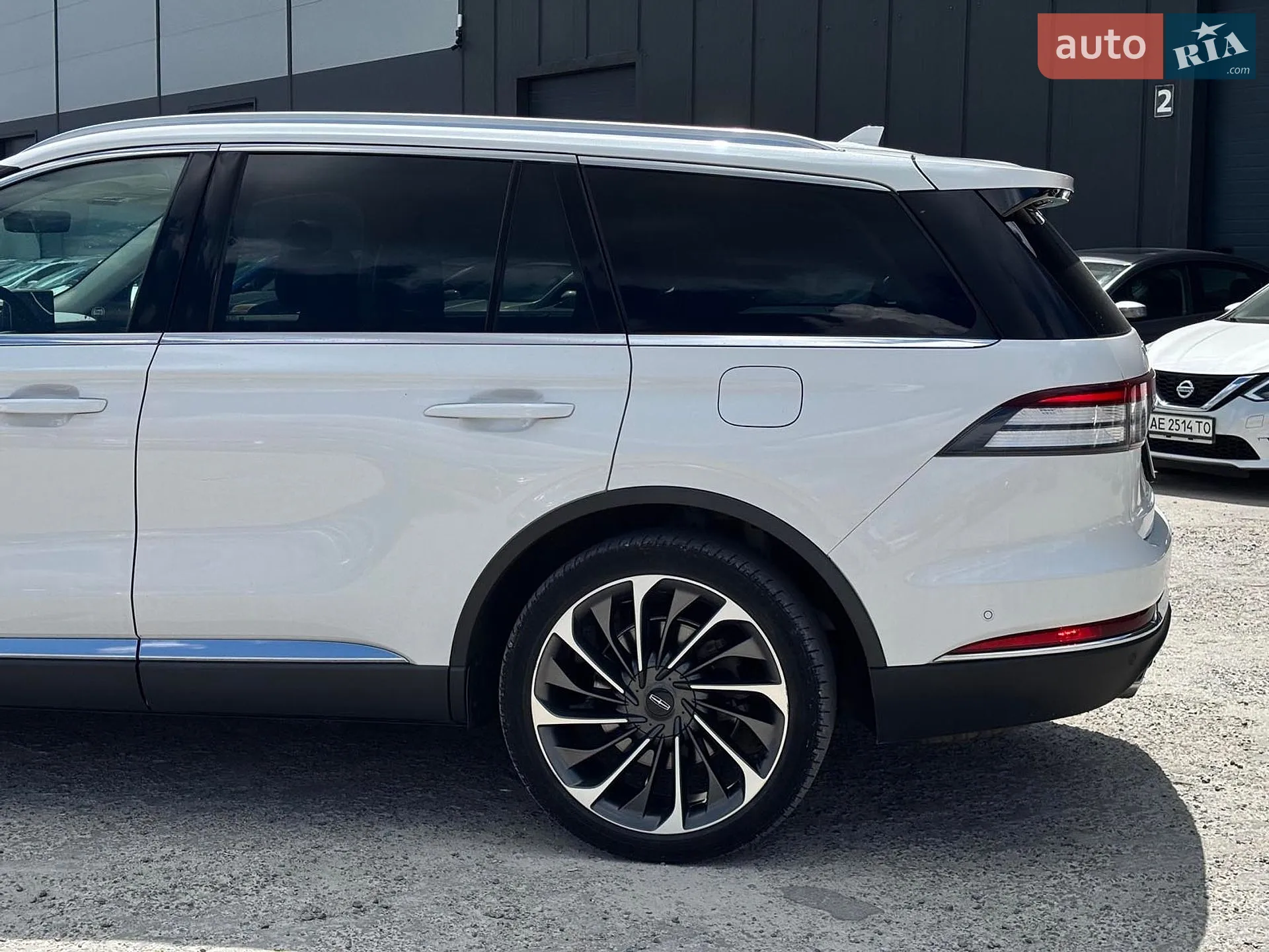 2019 Lincoln Aviator - мініатюра 8
