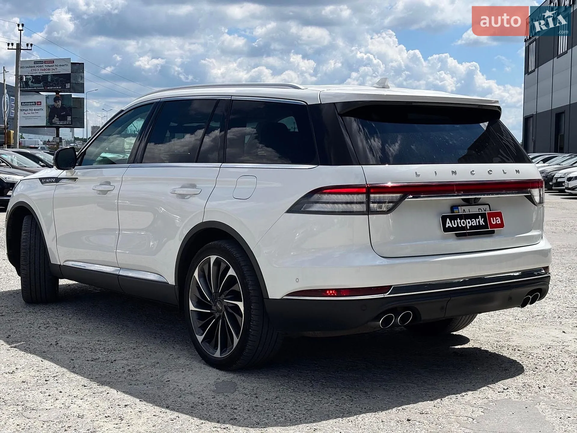 2019 Lincoln Aviator - мініатюра 9