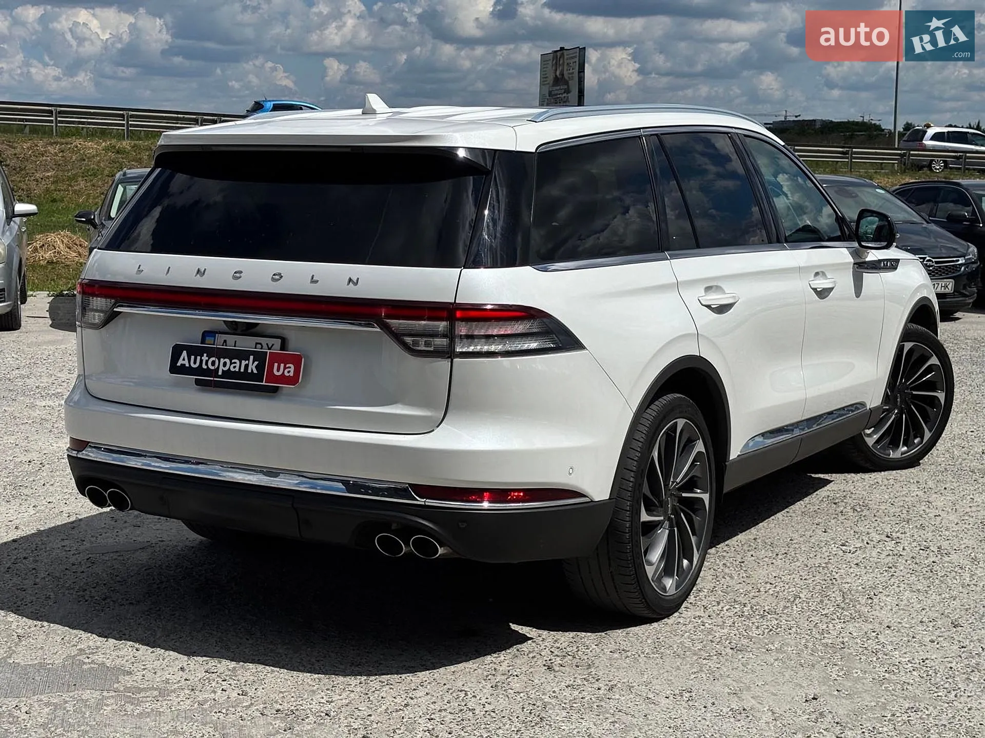 2019 Lincoln Aviator - мініатюра 16