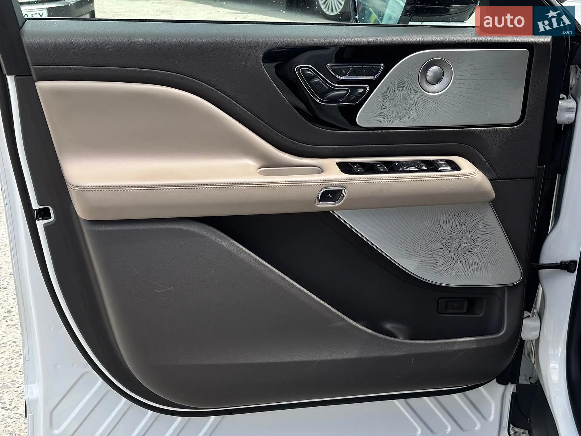 2019 Lincoln Aviator - мініатюра 24