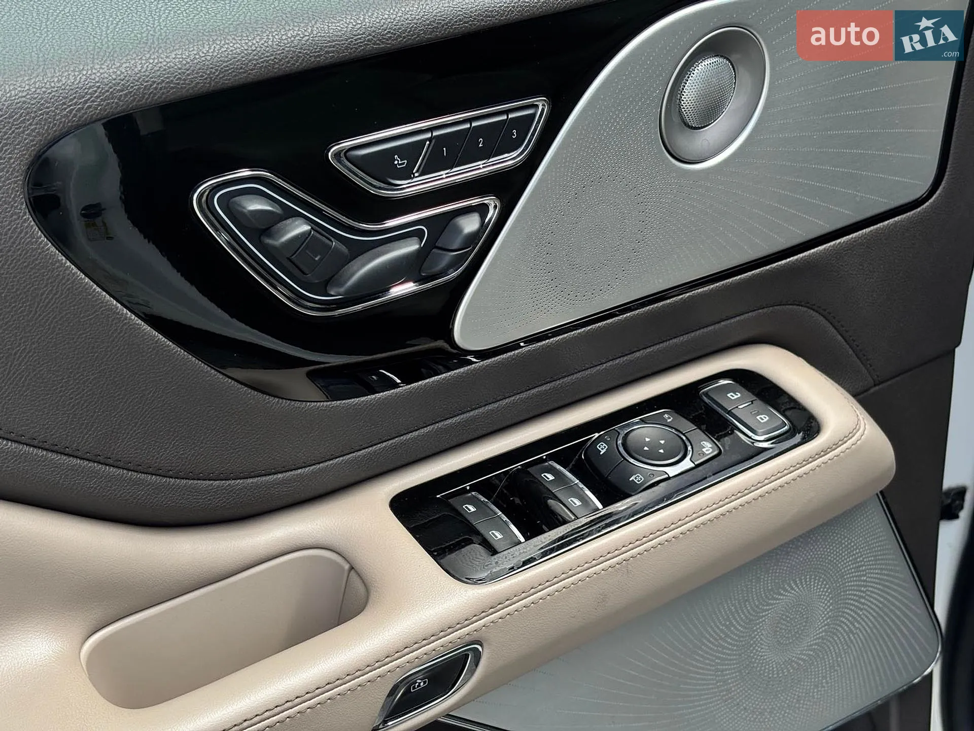 2019 Lincoln Aviator - мініатюра 25