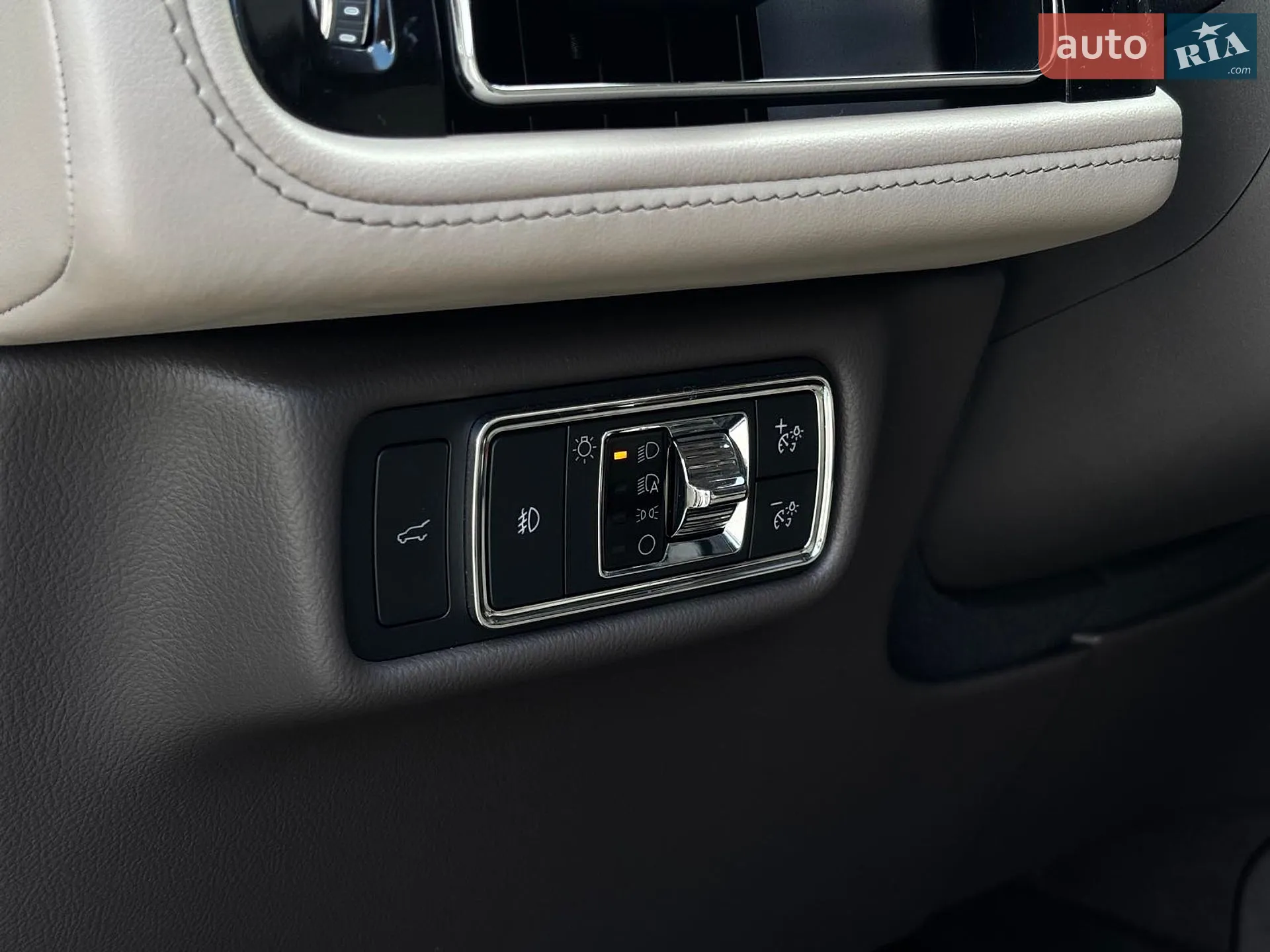 2019 Lincoln Aviator - мініатюра 30