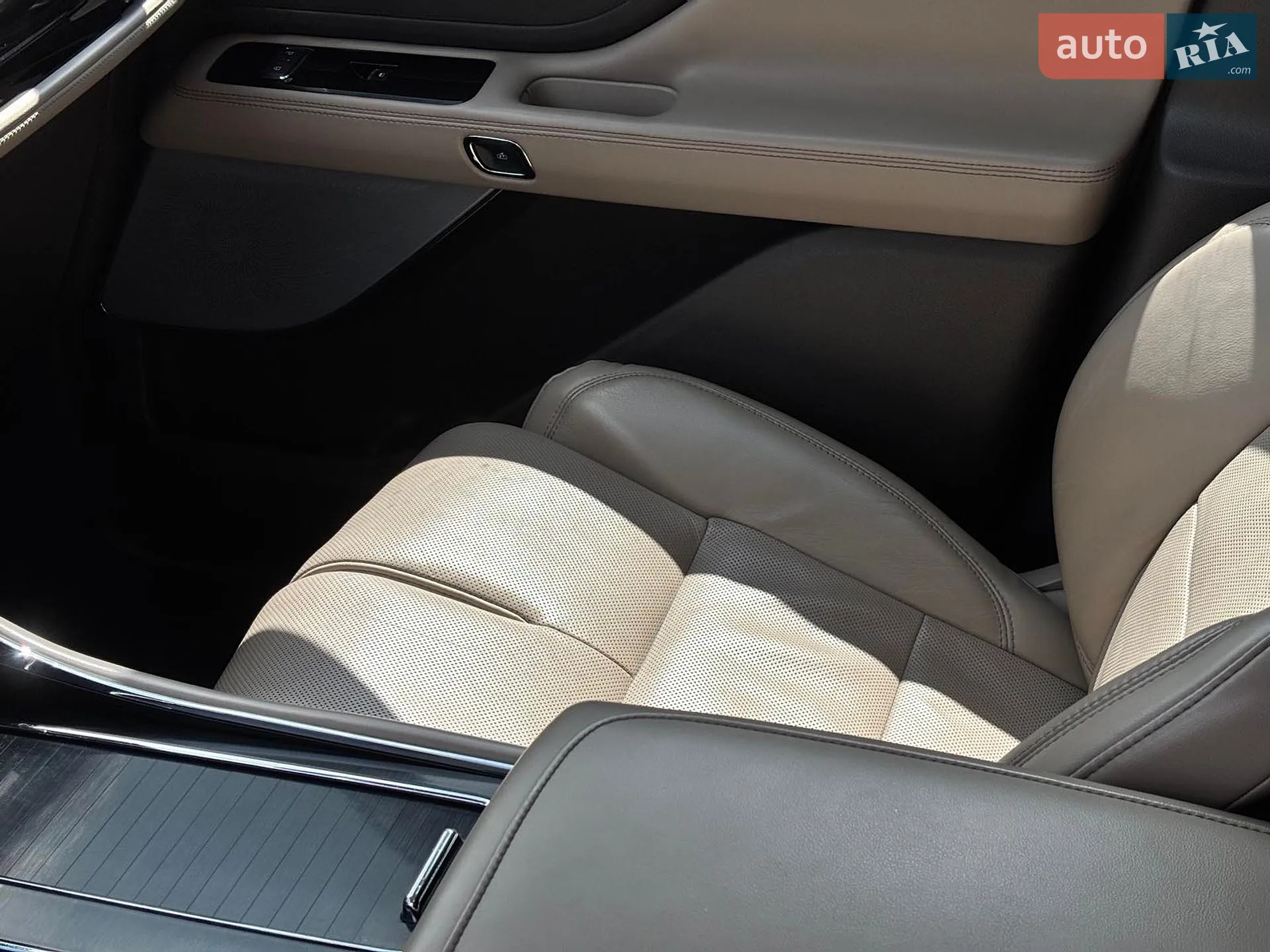 2019 Lincoln Aviator - мініатюра 46