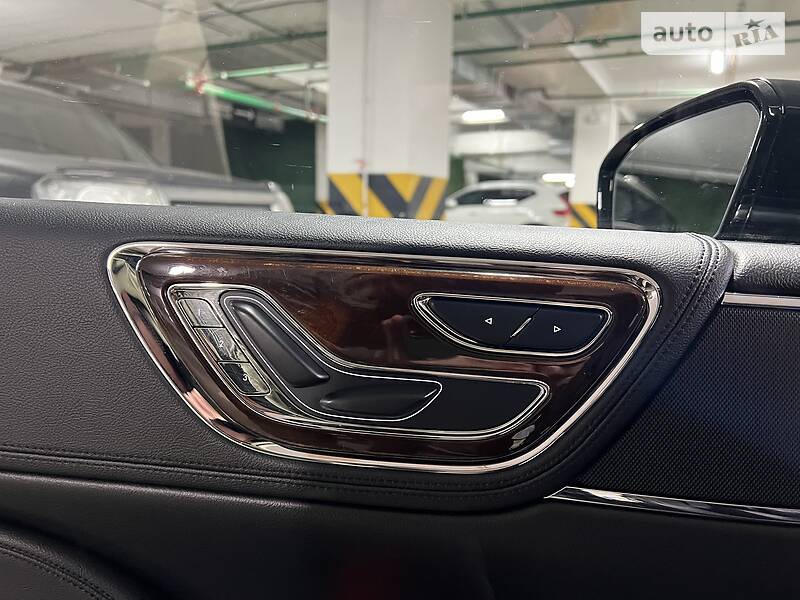 Седан Lincoln Continental 2018 в Києві