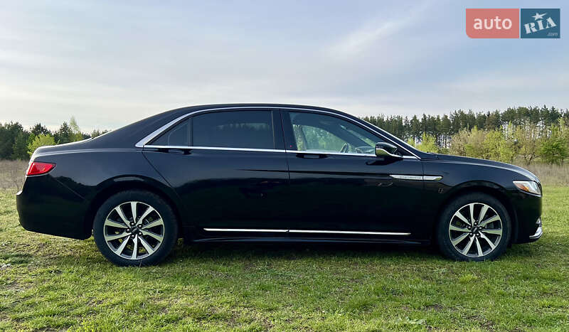 Седан Lincoln Continental 2017 в Макарове