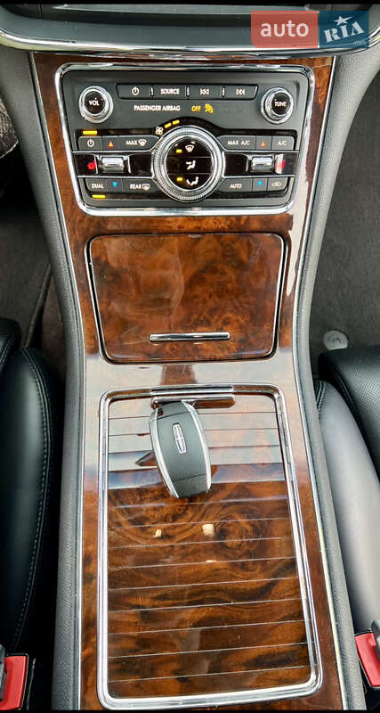 Седан Lincoln Continental 2017 в Макарове