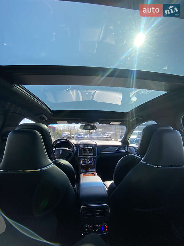 Седан Lincoln Continental 2016 в Львові