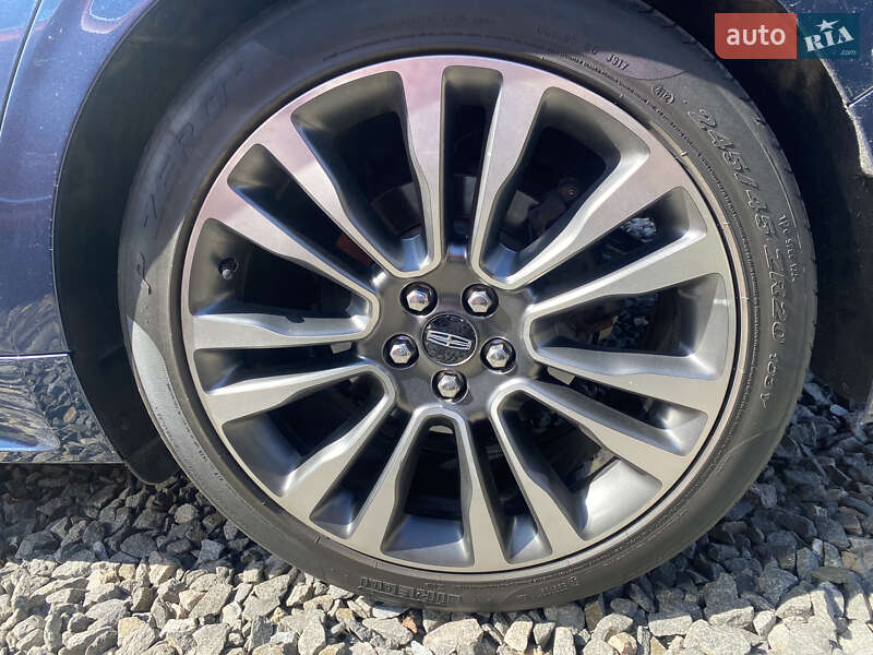 Седан Lincoln Continental 2016 в Львові