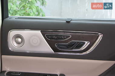 Седан Lincoln Continental 2016 в 