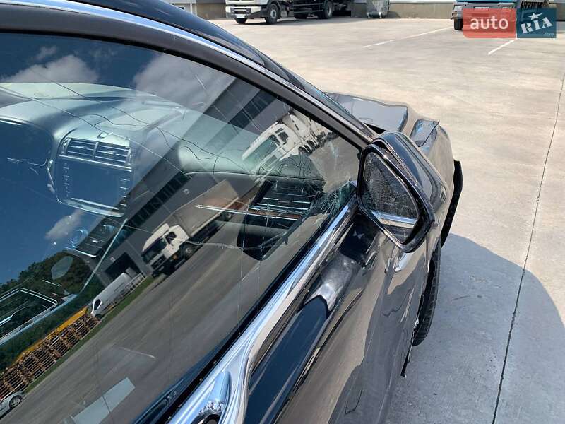 Седан Lincoln Continental 2018 в Львові