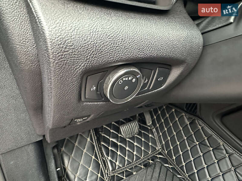 Седан Lincoln Continental 2016 в Чернівцях