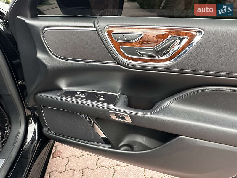 Седан Lincoln Continental 2016 в Чернівцях