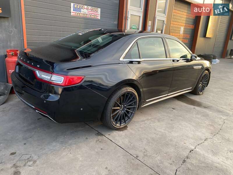 Седан Lincoln Continental 2017 в Львове