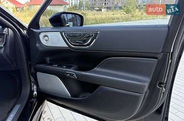 Седан Lincoln Continental 2016 в 