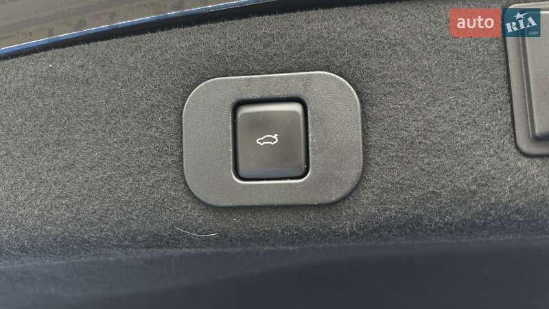 Седан Lincoln Continental 2016 в Києві фото 35 Седан Lincoln Continental 2016 в Києві