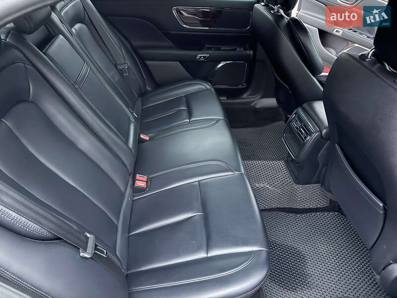 Седан Lincoln Continental 2017 в Киеве