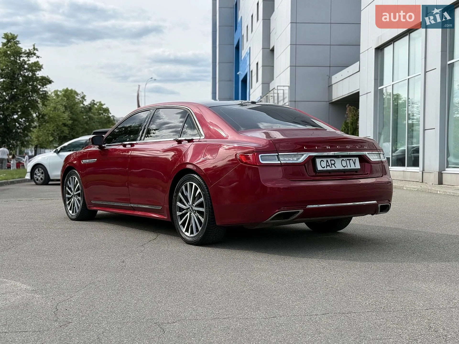 2016 Lincoln Continental - мініатюра 3