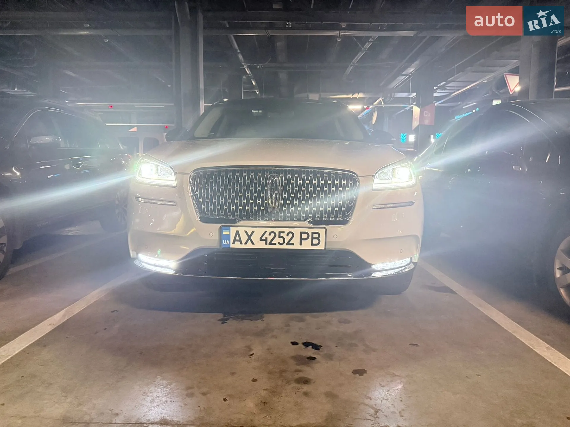2022 Lincoln Corsair - мініатюра 8