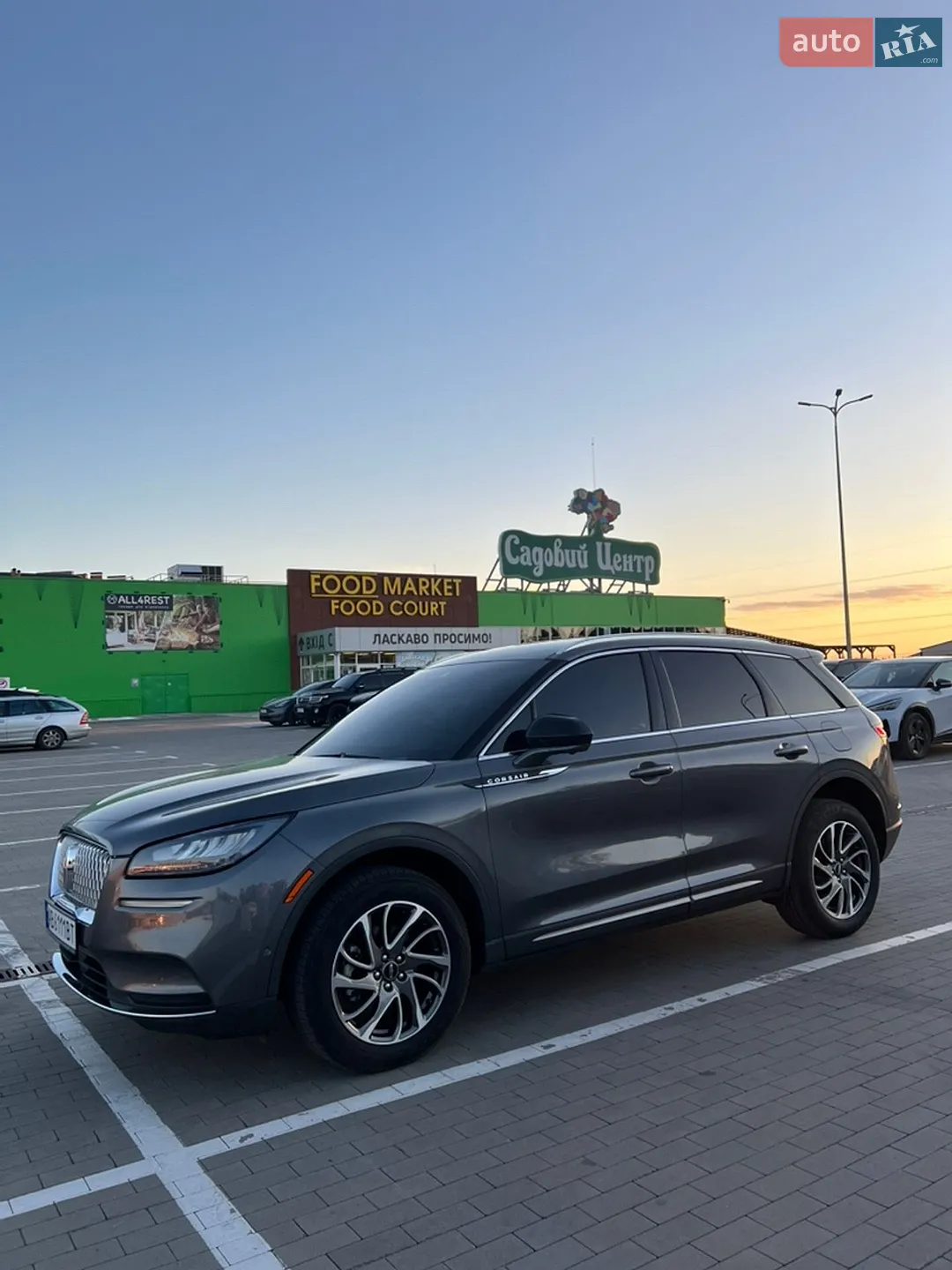 2021 Lincoln Corsair - мініатюра 4