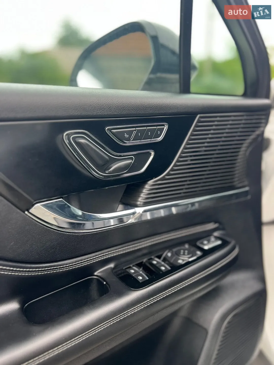 2020 Lincoln Corsair - мініатюра 21