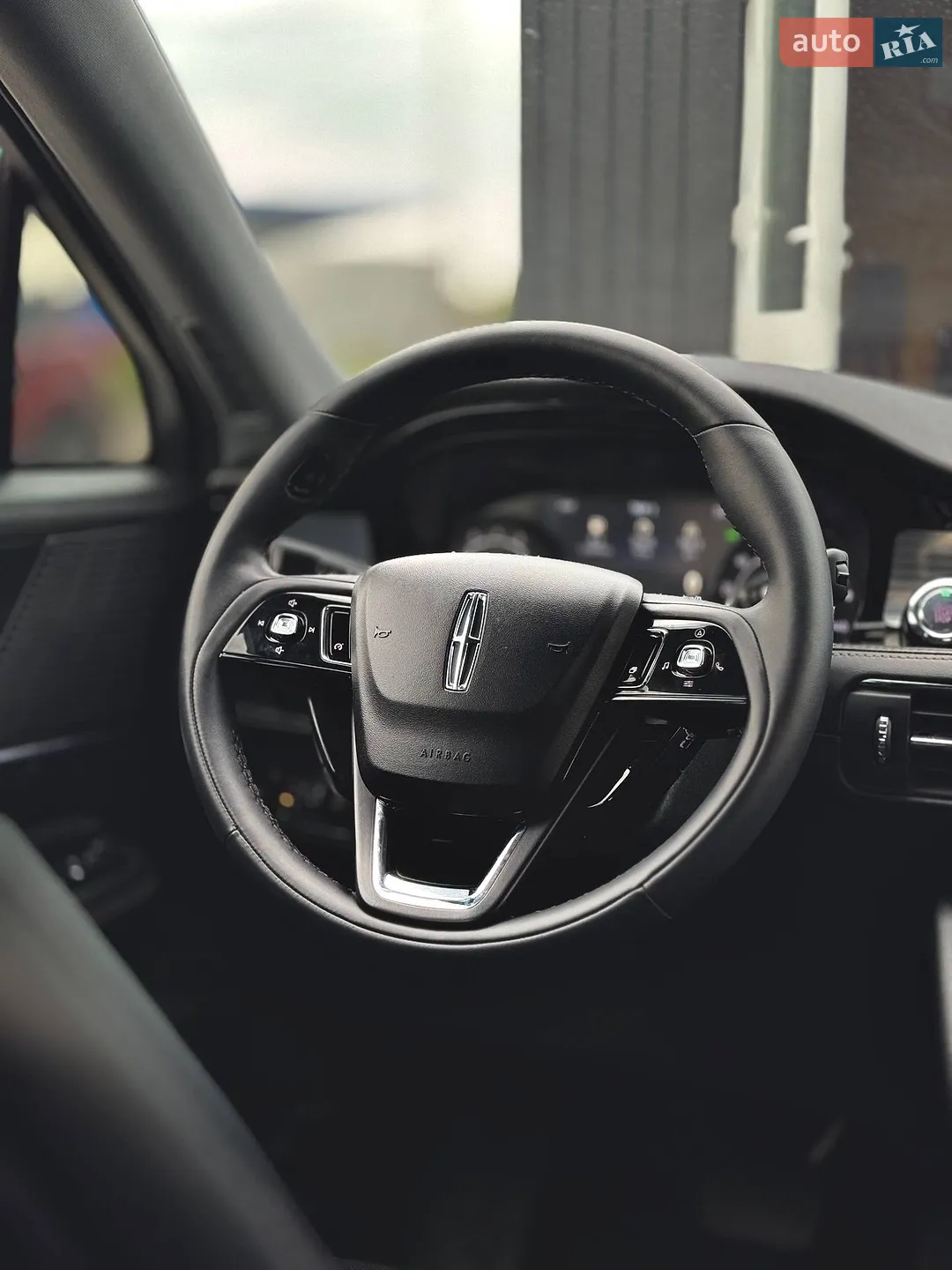2022 Lincoln Corsair - мініатюра 11