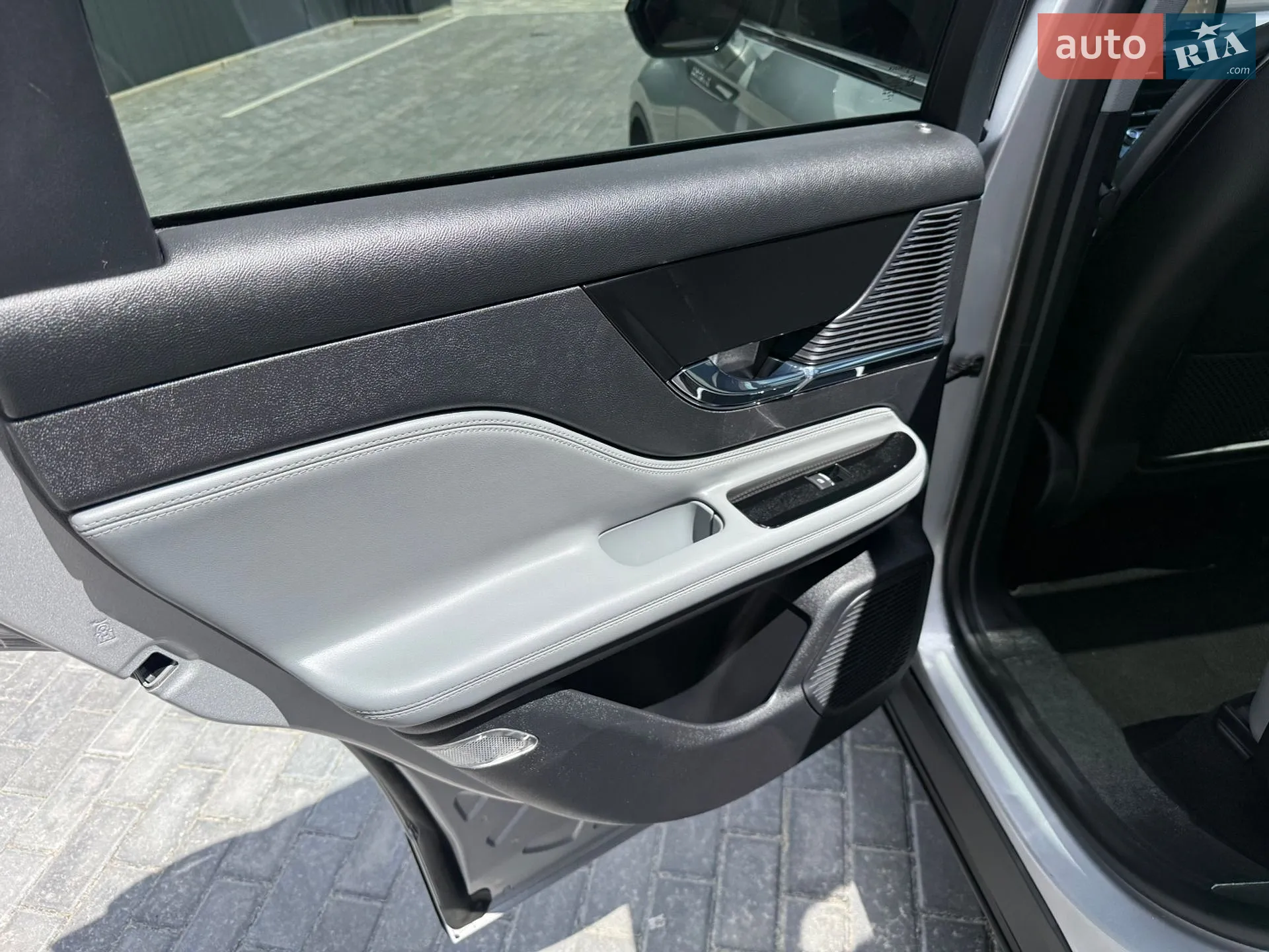 2021 Lincoln Corsair - мініатюра 37