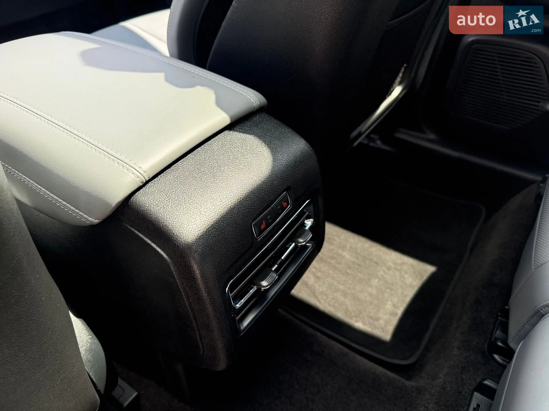 2021 Lincoln Corsair - мініатюра 39