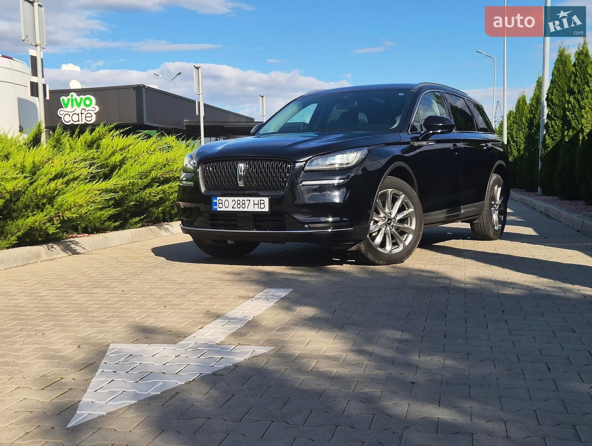 2022 Lincoln Corsair - мініатюра 4