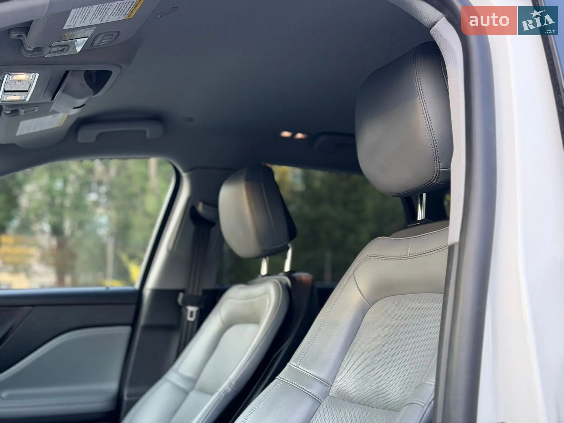 2020 Lincoln Corsair - мініатюра 21