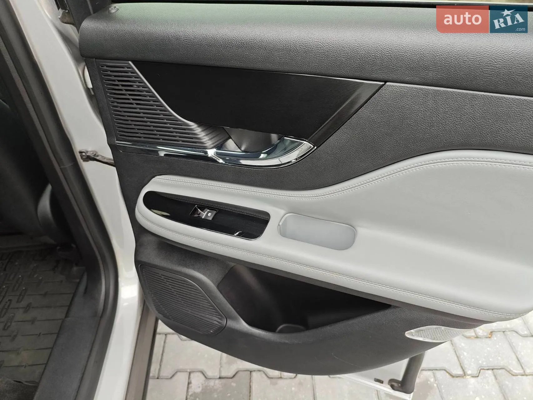 2019 Lincoln Corsair - мініатюра 17