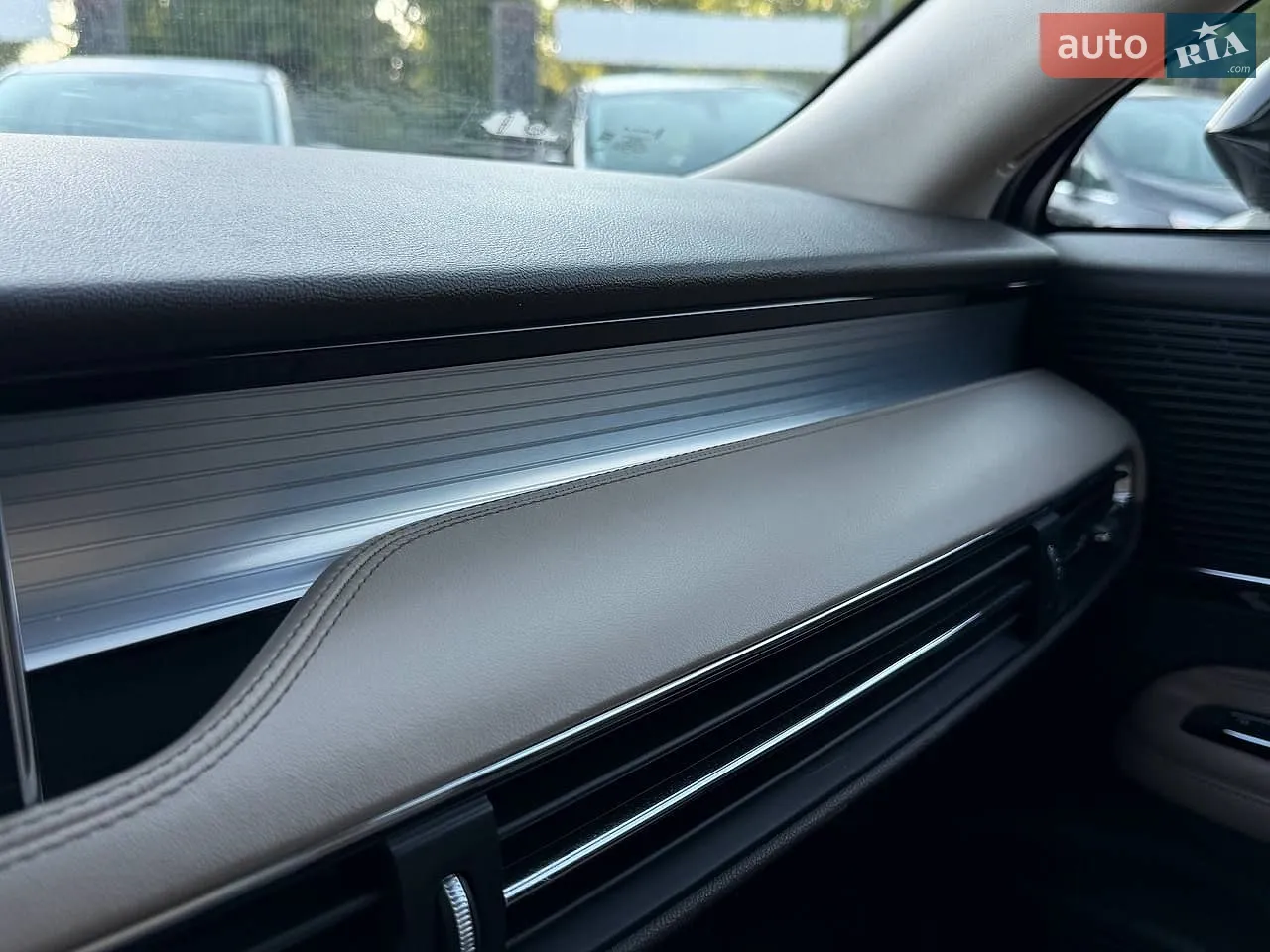 2020 Lincoln Corsair - мініатюра 27