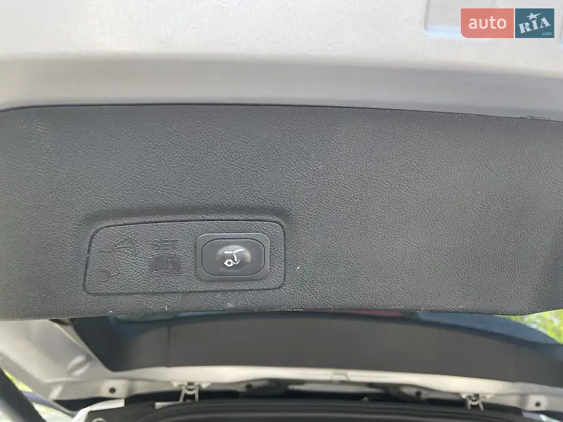 Lincoln MKC 2017 VIN 5LMCJ1C98HUL47194 фото оголошення 20 з 46