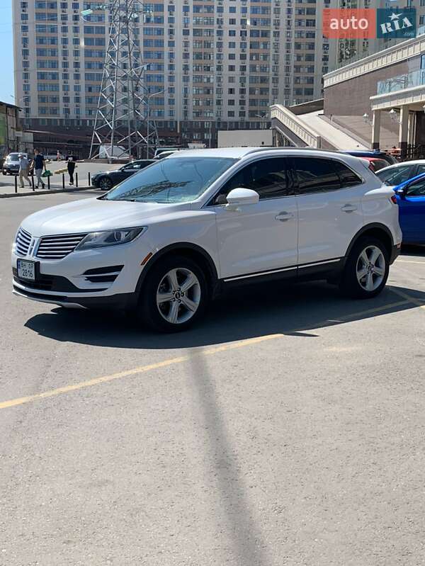 Позашляховик / Кросовер Lincoln MKC 2017 в 