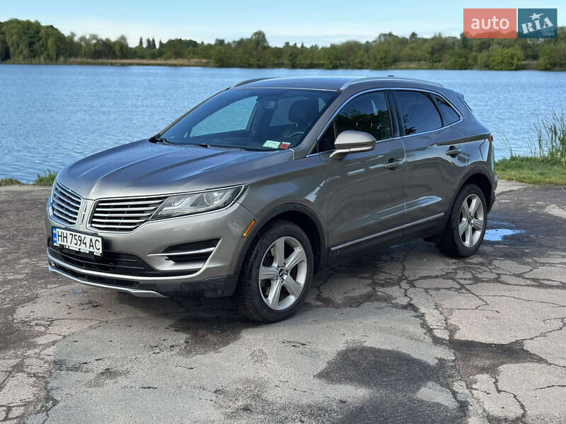 Позашляховик / Кросовер Lincoln MKC 2016 в 