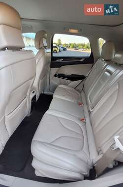Внедорожник / Кроссовер Lincoln MKC 2019 в 