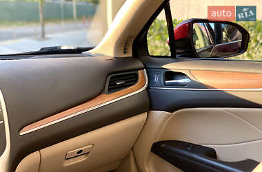 Внедорожник / Кроссовер Lincoln MKC 2018 в 