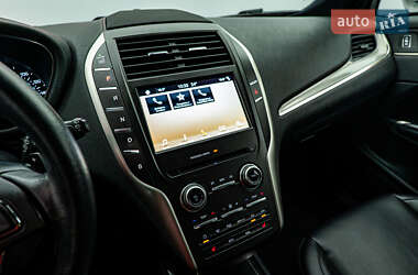 Внедорожник / Кроссовер Lincoln MKC 2015 в 