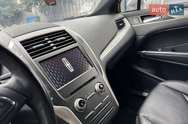 Позашляховик / Кросовер Lincoln MKC 2015 в 