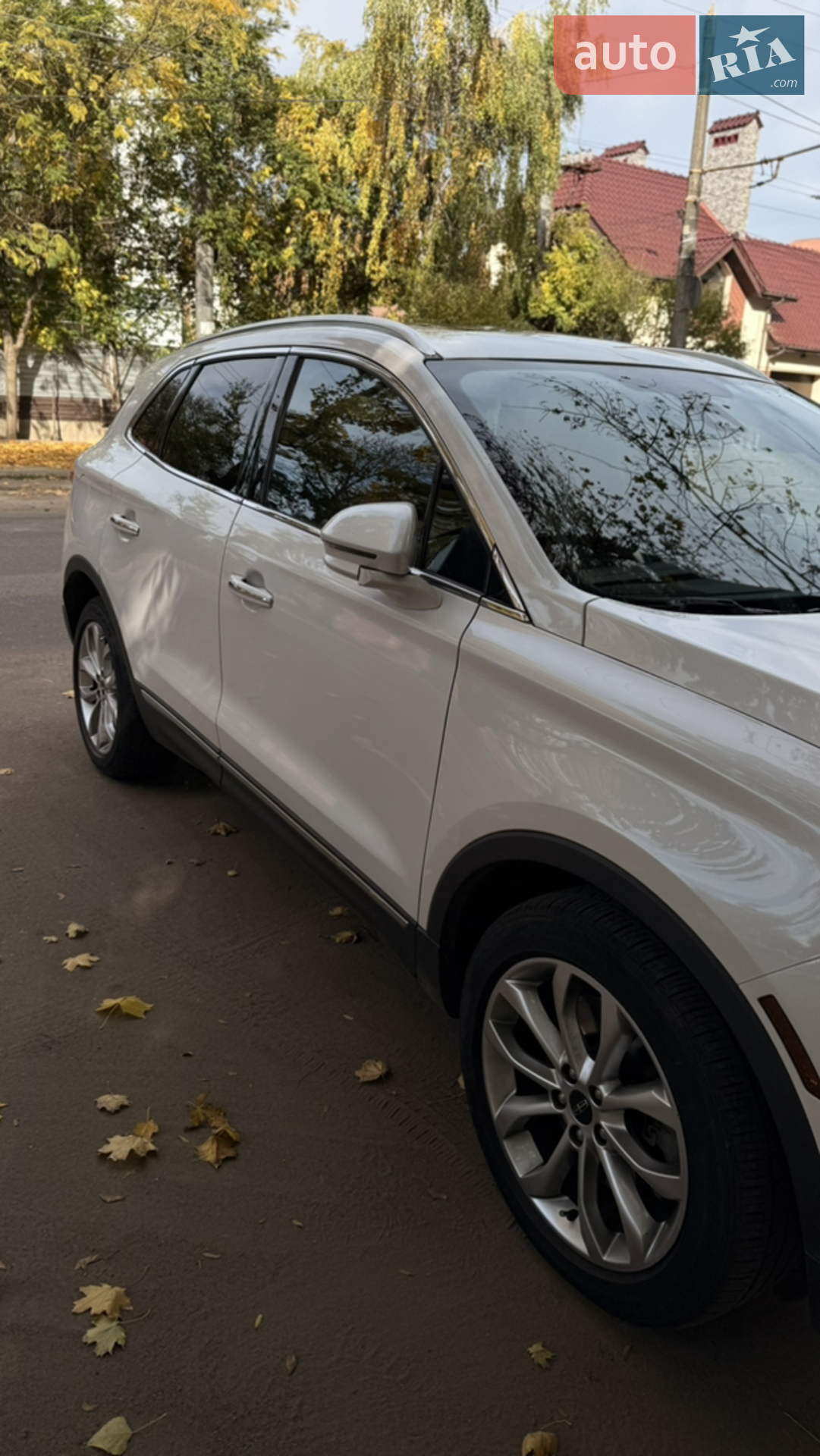 Lincoln MKC 2018 VIN 5LMCJ3D93KUL01810 фото оголошення 3 з 12