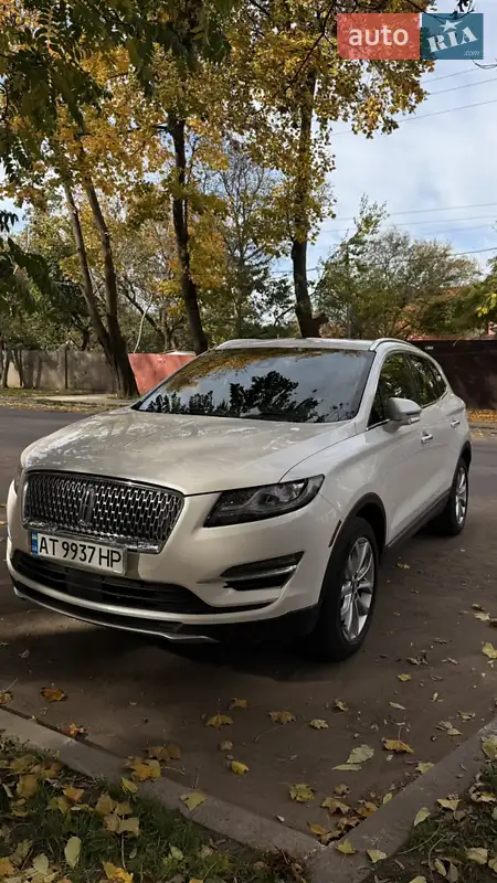 Lincoln MKC 2018 VIN 5LMCJ3D93KUL01810 фото оголошення 2 з 50