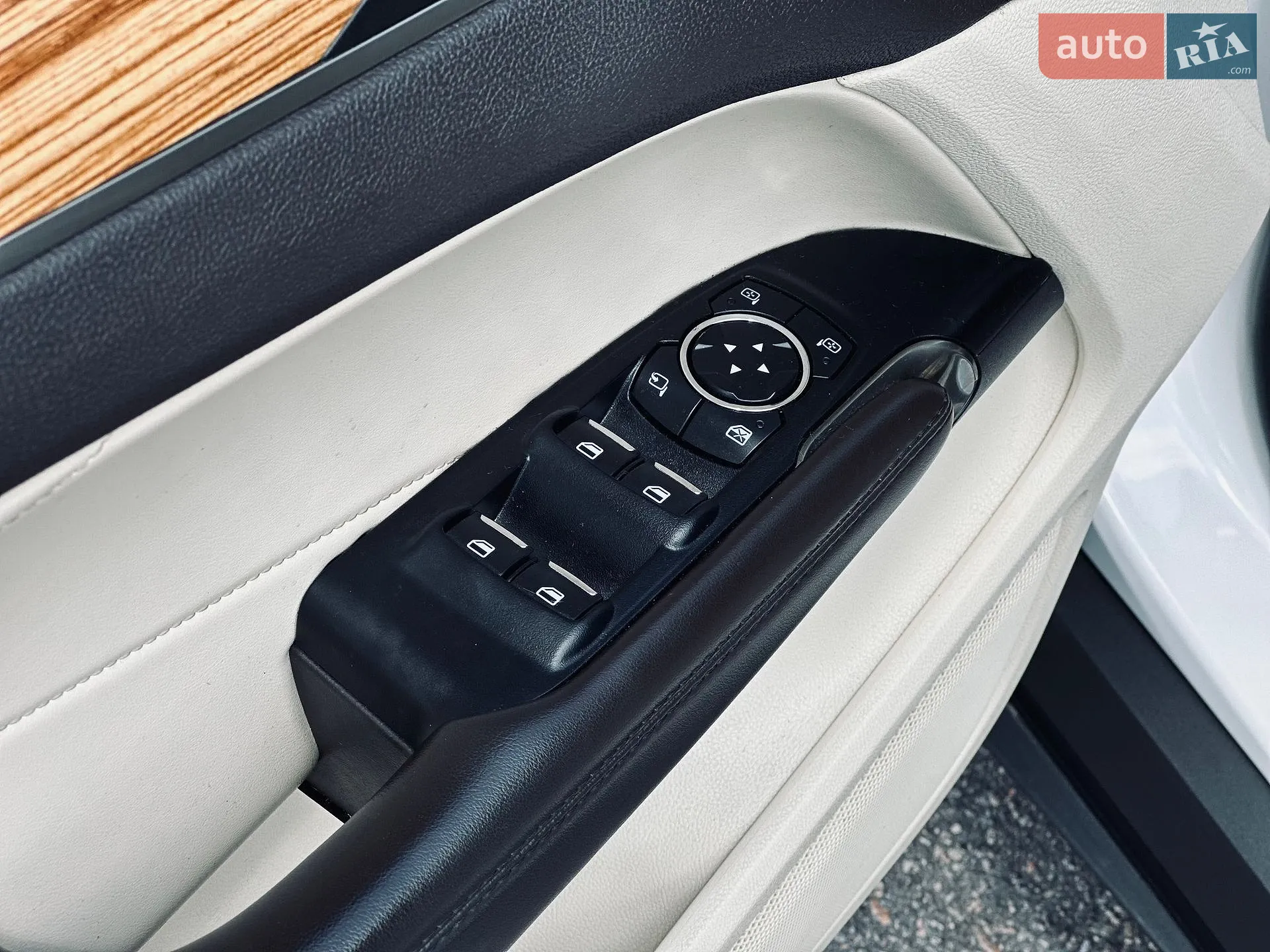 2015 Lincoln MKC - мініатюра 36