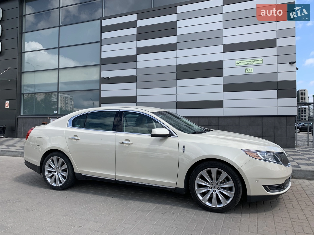 2014 Lincoln MKS - мініатюра 3