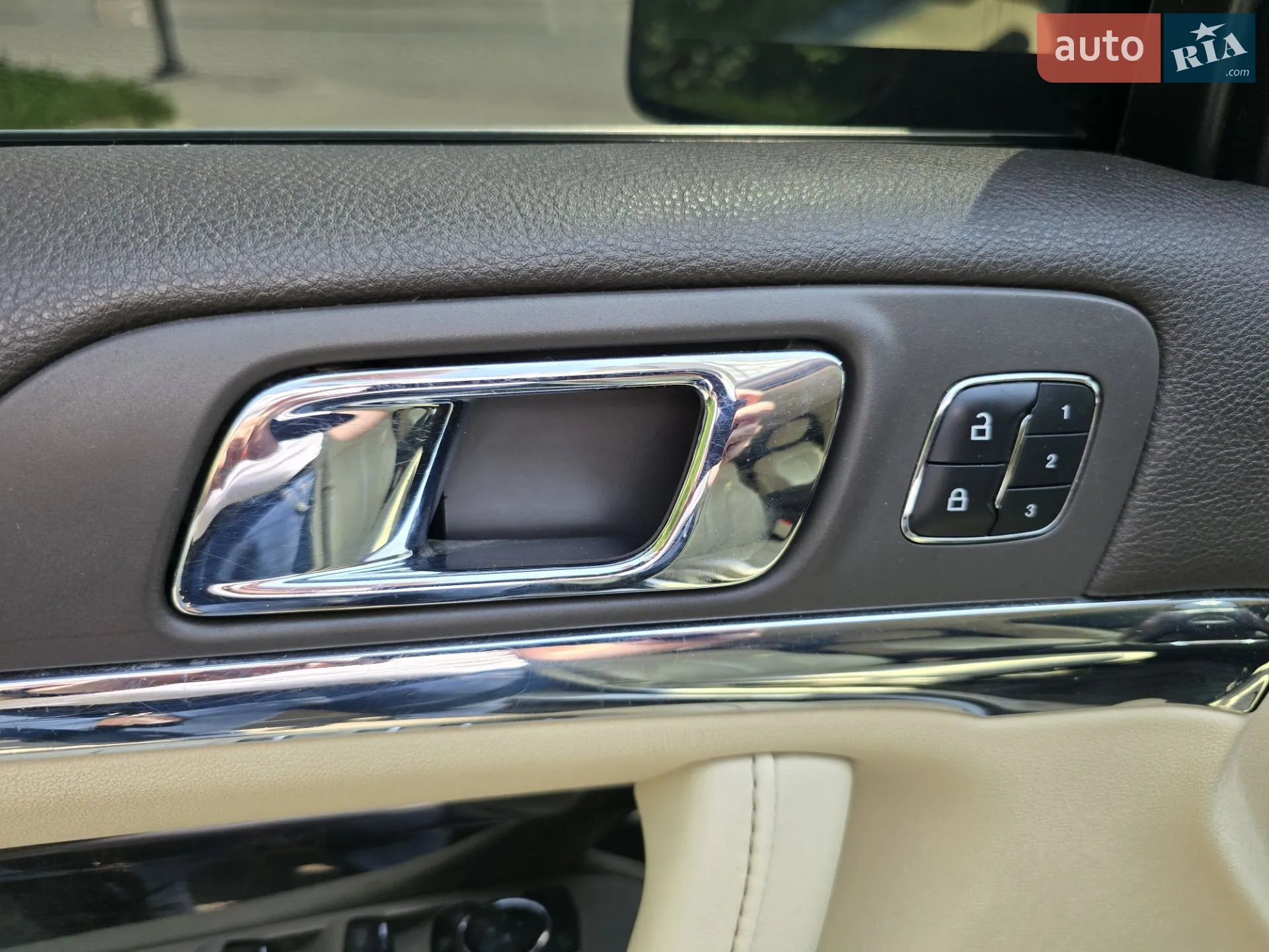 2015 Lincoln MKS - мініатюра 18