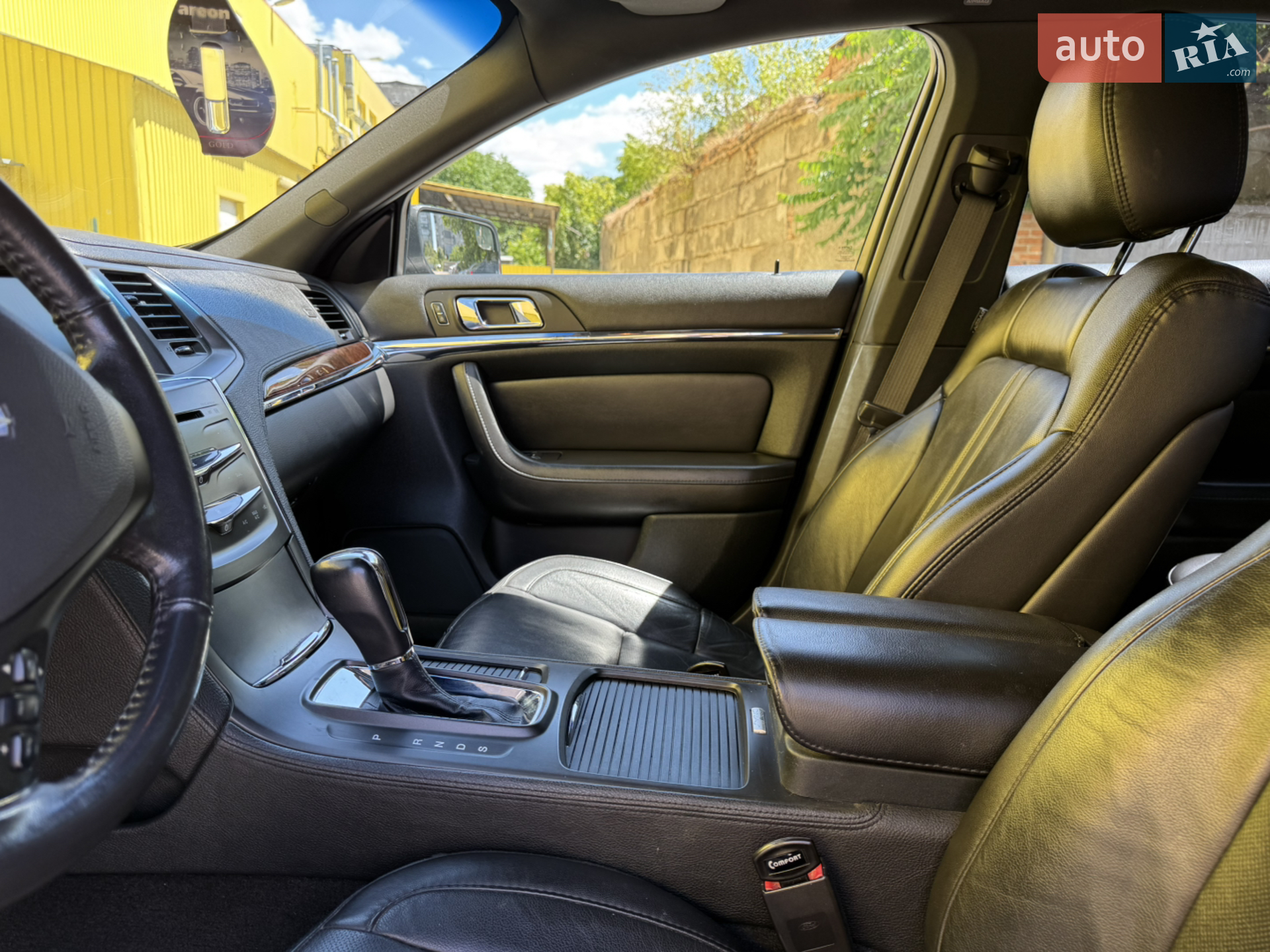2015 Lincoln MKS - мініатюра 16