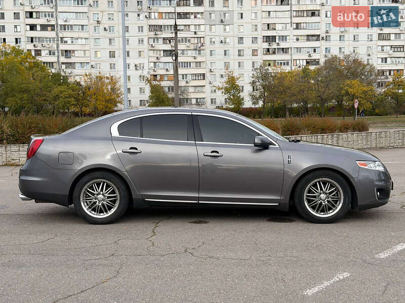 Седан Lincoln MKS 2010 в Запоріжжі